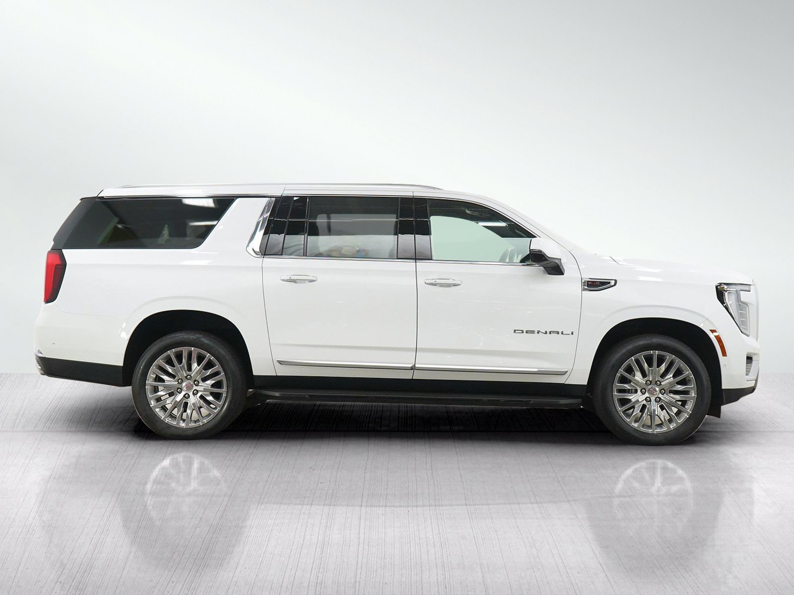 Used 2025 GMC Yukon XL Denali AWD/4WD image 7