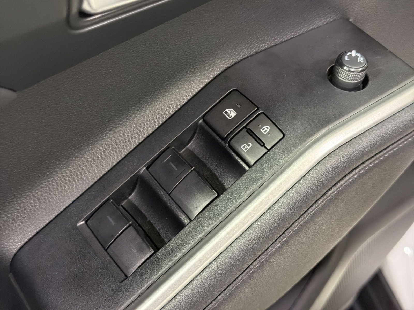 Used 2023 Toyota Highlander XLE image 32