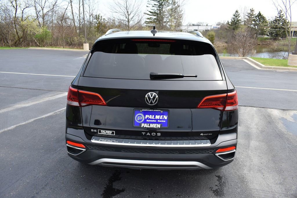 Used 2023 Volkswagen Taos SE w/ Panoramic Sunroof Package AWD/4WD image 6