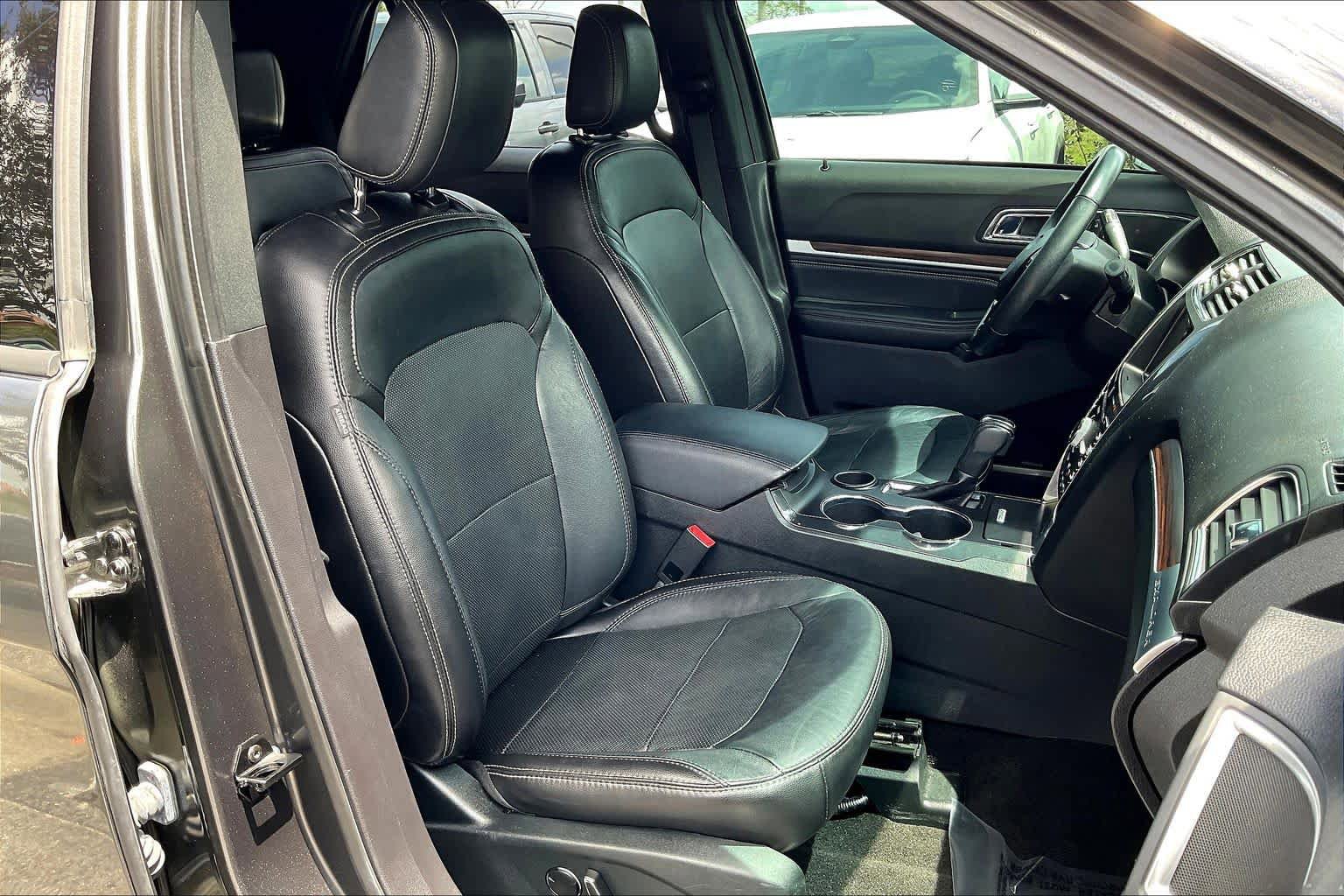 Used 2018 Ford Explorer Limited w/ Ford Safe & Smart Package image 8