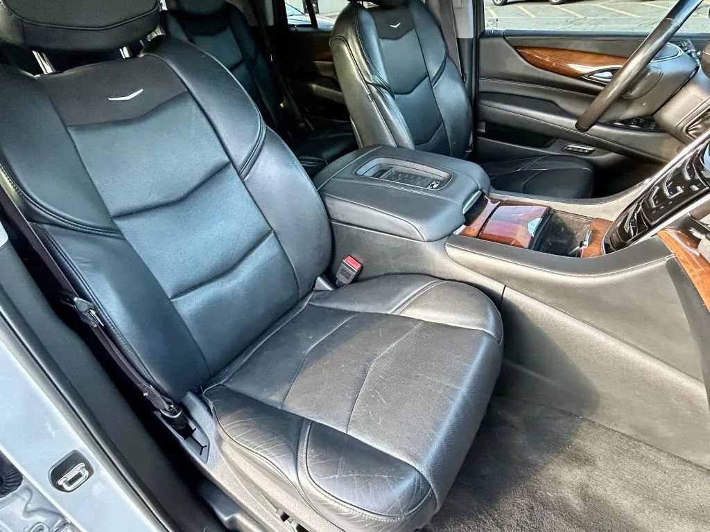 Used 2017 Cadillac Escalade Luxury image 18