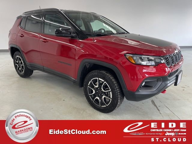 Used 2025 Jeep Compass Trailhawk AWD/4WD image 1