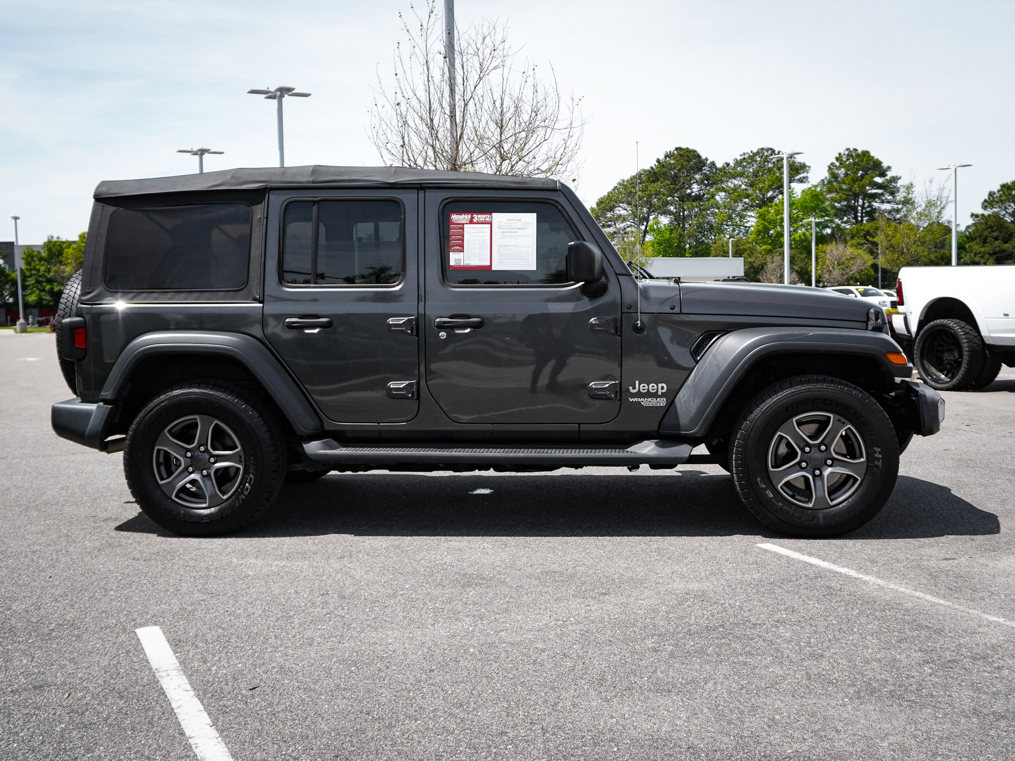Used 2018 Jeep Wrangler Unlimited Sport S image 11