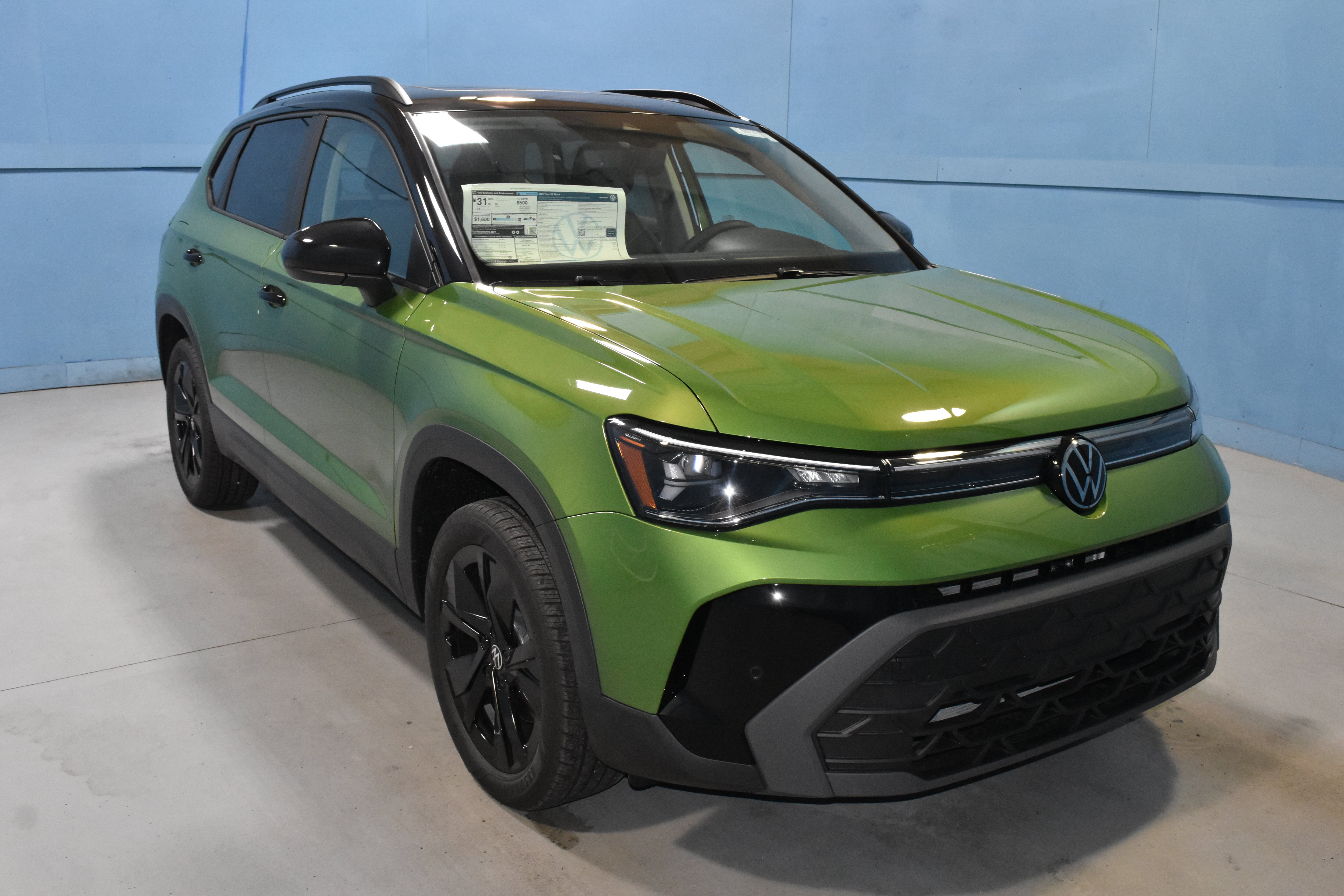 New 2026 Volkswagen Taos SE FWD image 1