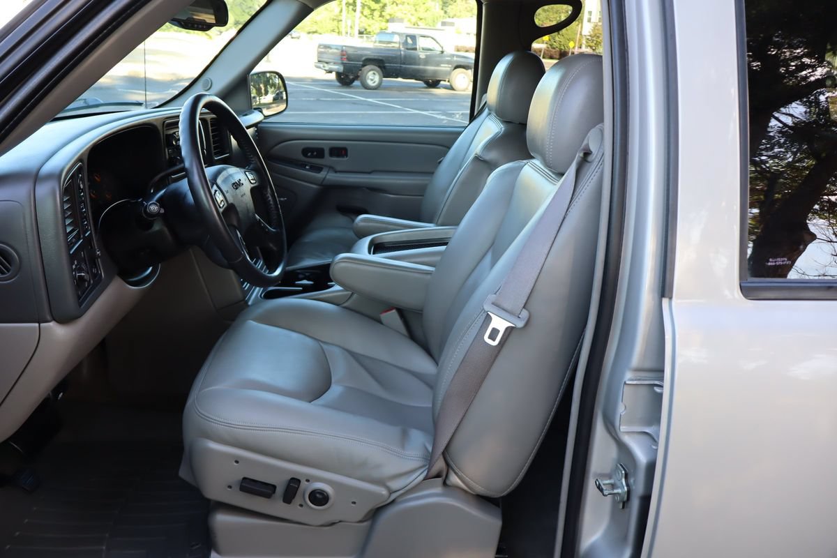 Used 2005 GMC Yukon SLT w/ SLT Preferred Equipment Group AWD/4WD image 19