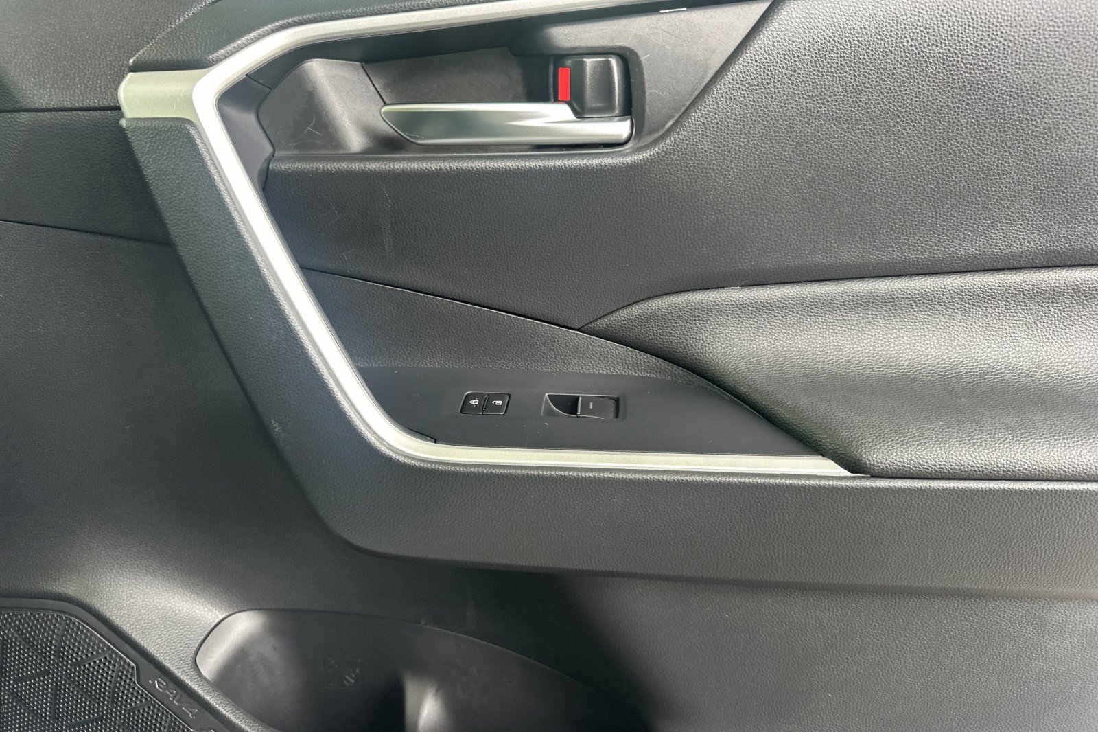 Used 2023 Toyota RAV4 XLE Premium AWD/4WD image 21