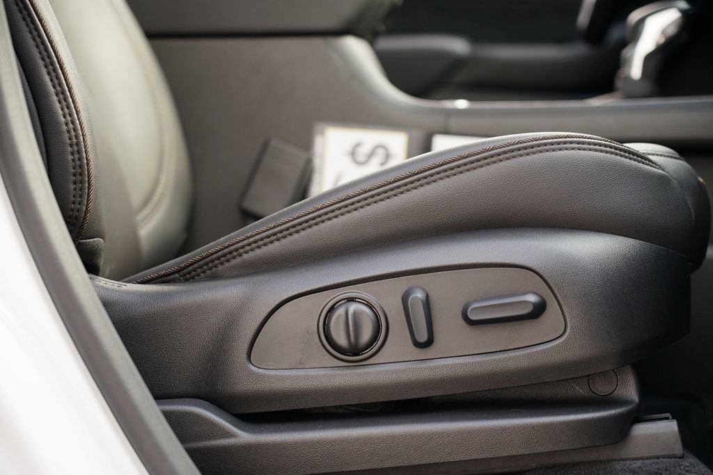 Used 2023 Chevrolet Traverse High Country w/ LPO, Floor Liner Package image 39