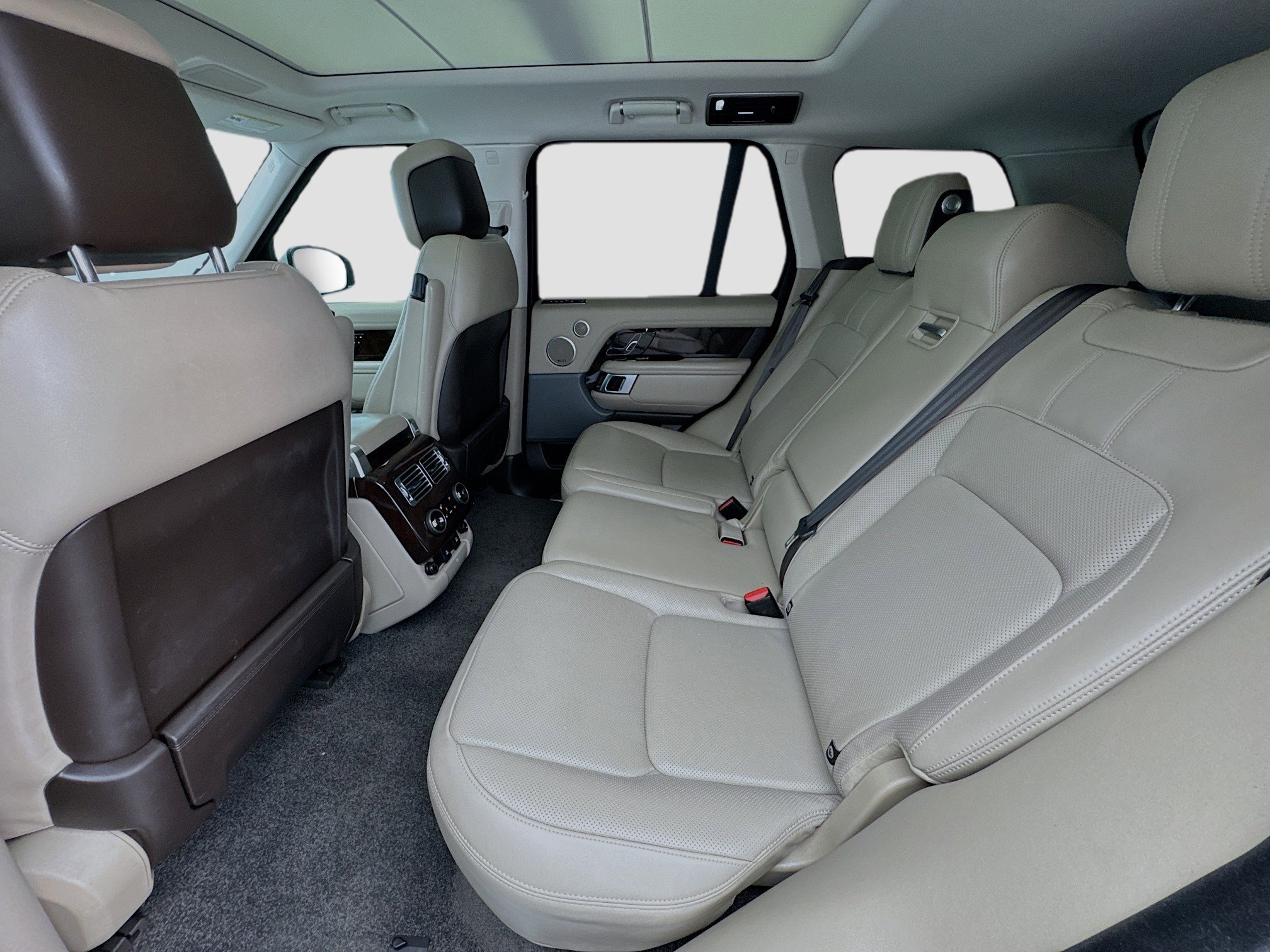 Used 2020 Land Rover Range Rover HSE image 16