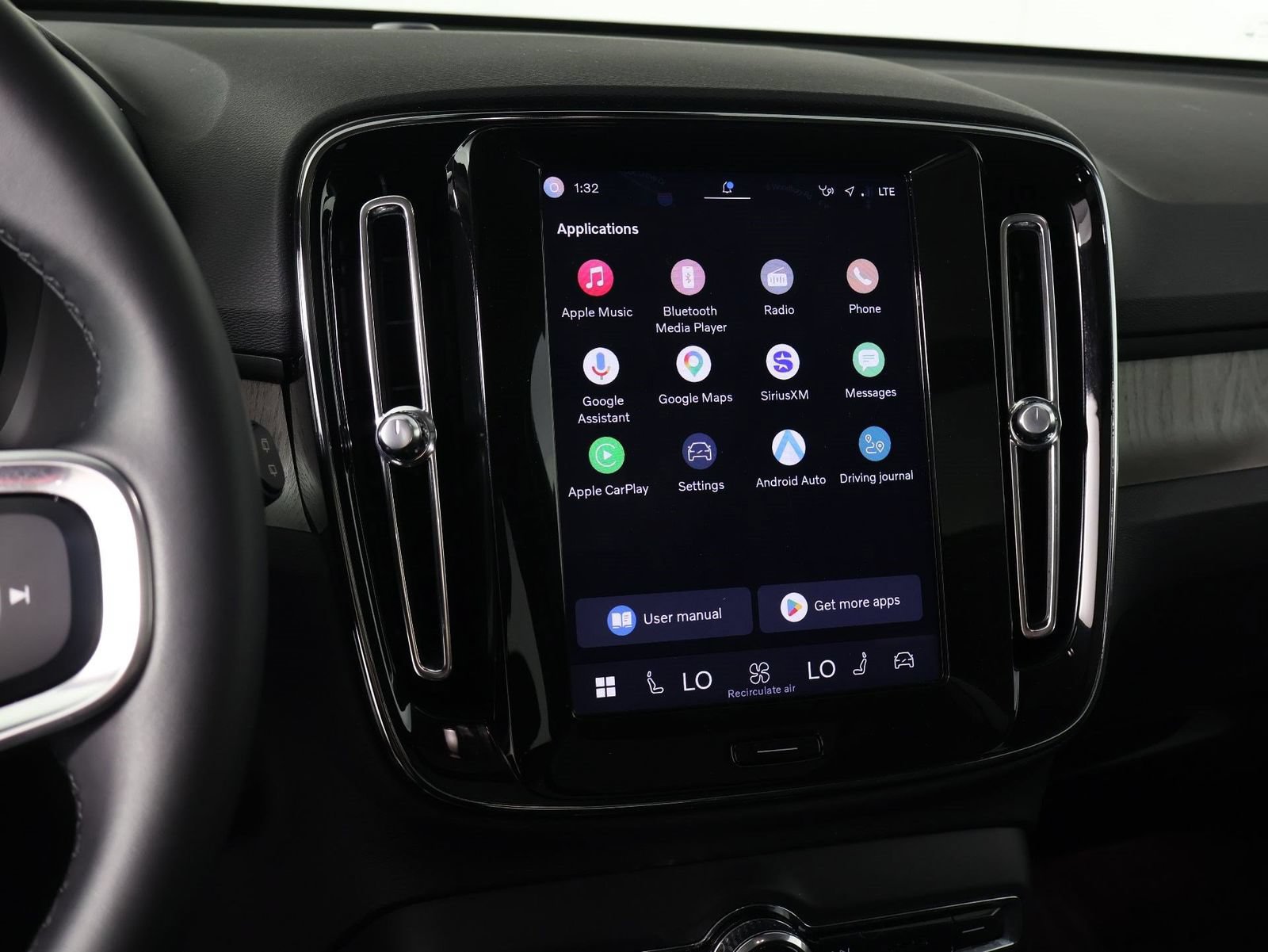 Certified 2025 Volvo XC40 B5 Plus AWD/4WD image 9