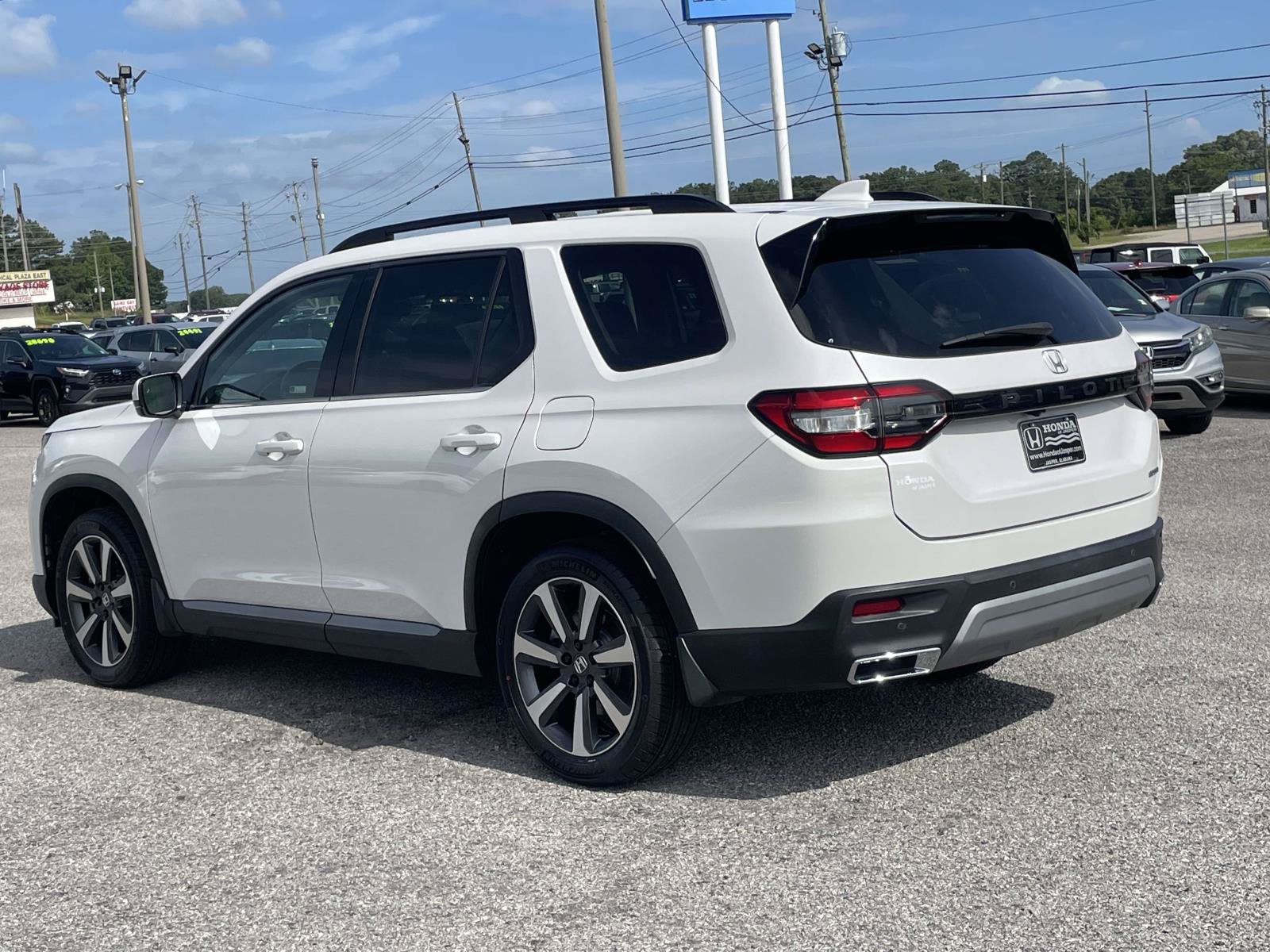 Certified 2023 Honda Pilot Touring image 4