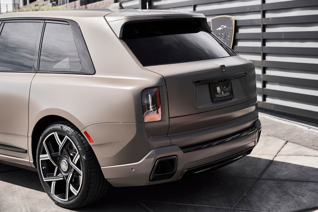 Used 2026 Rolls-Royce Cullinan Black Badge image 11