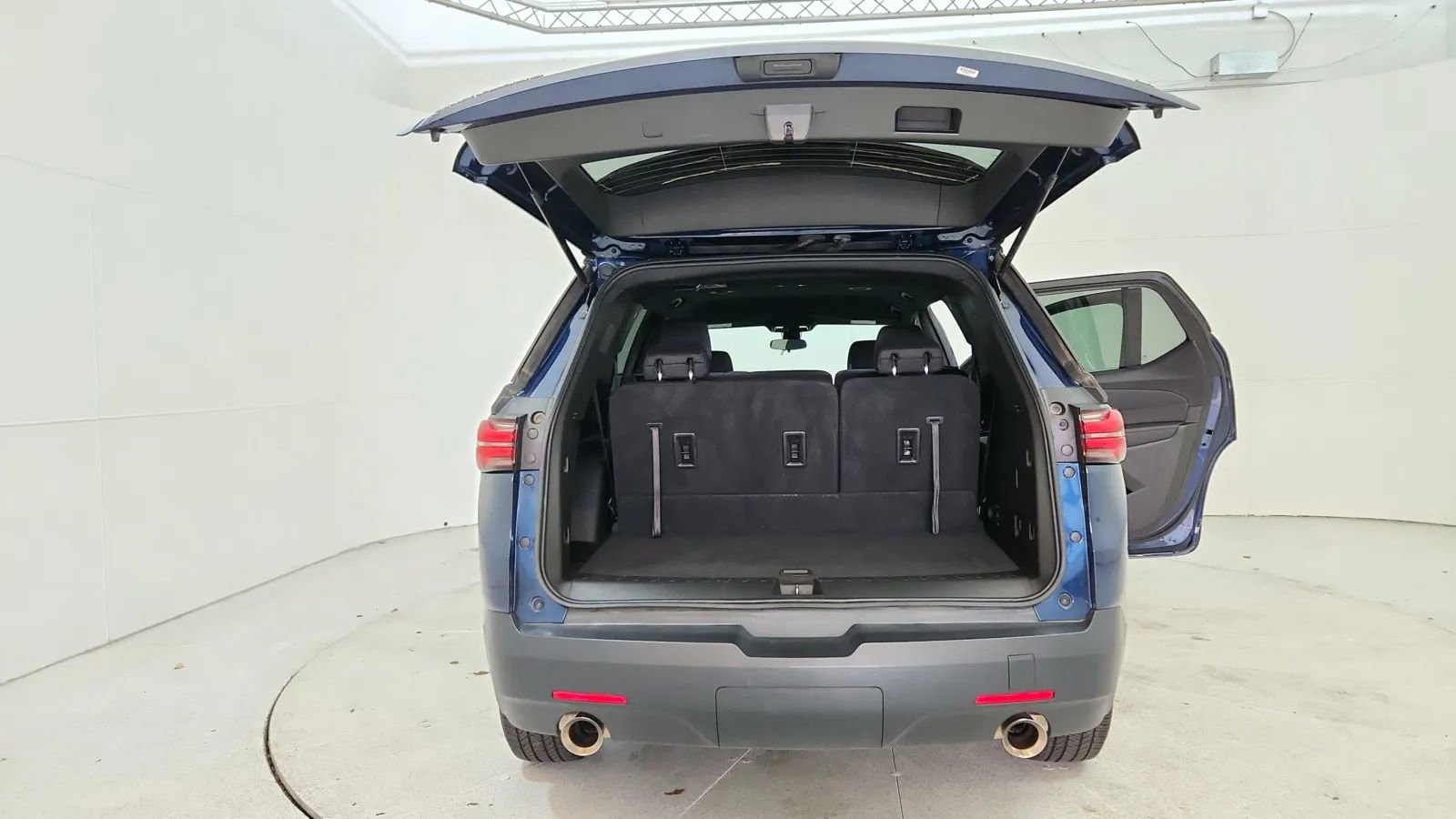 Used 2023 Chevrolet Traverse LT image 13