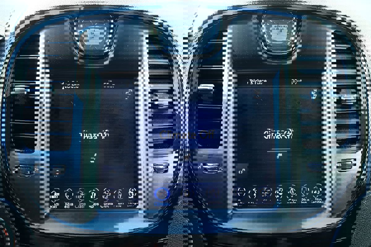 Used 2018 Chrysler 300 S image 47