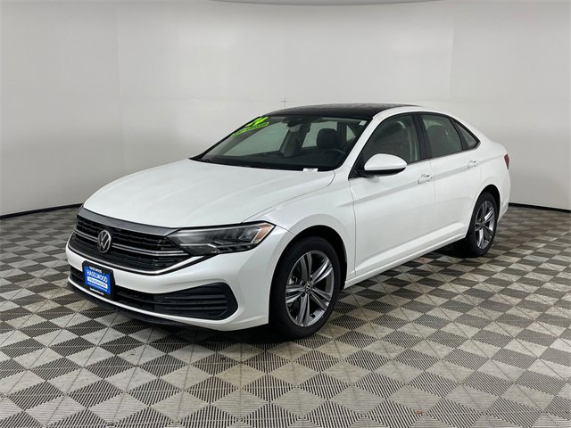 Used 2024 Volkswagen Jetta SE image 1