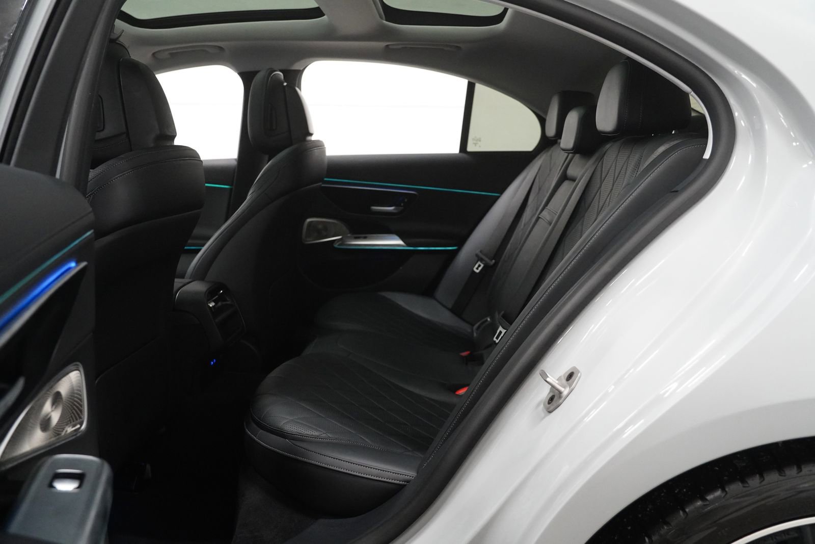 Certified 2024 Mercedes-Benz E 350 4MATIC Sedan image 15