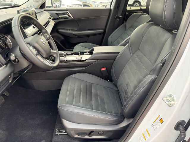 Used 2025 Mitsubishi Outlander SE FWD image 10