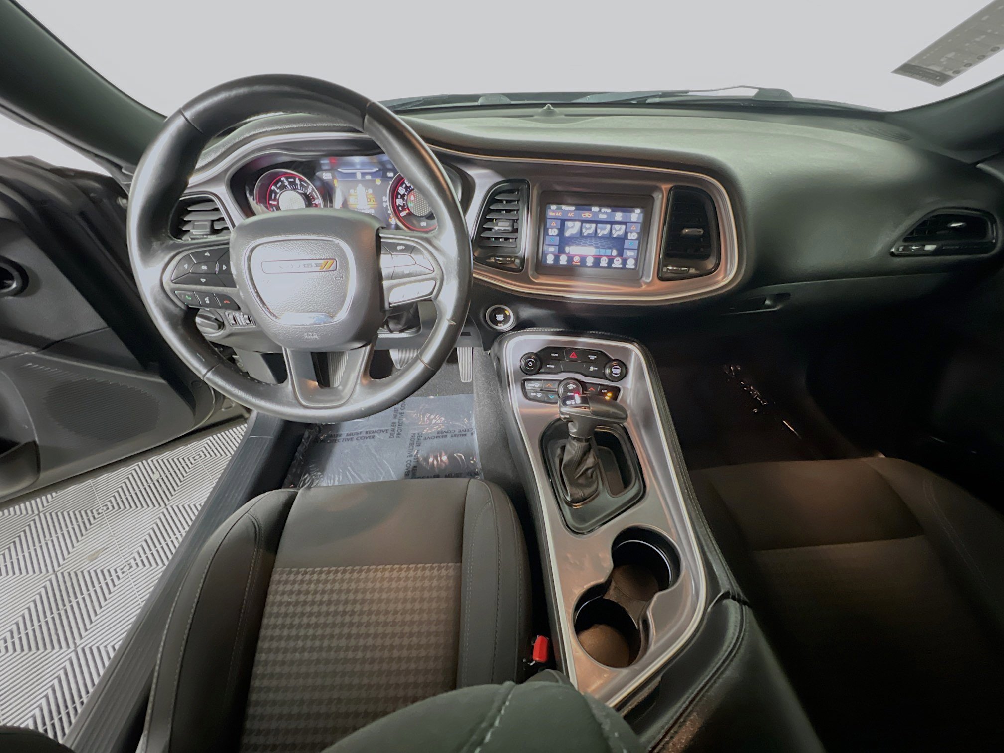 Used 2019 Dodge Challenger SXT image 29