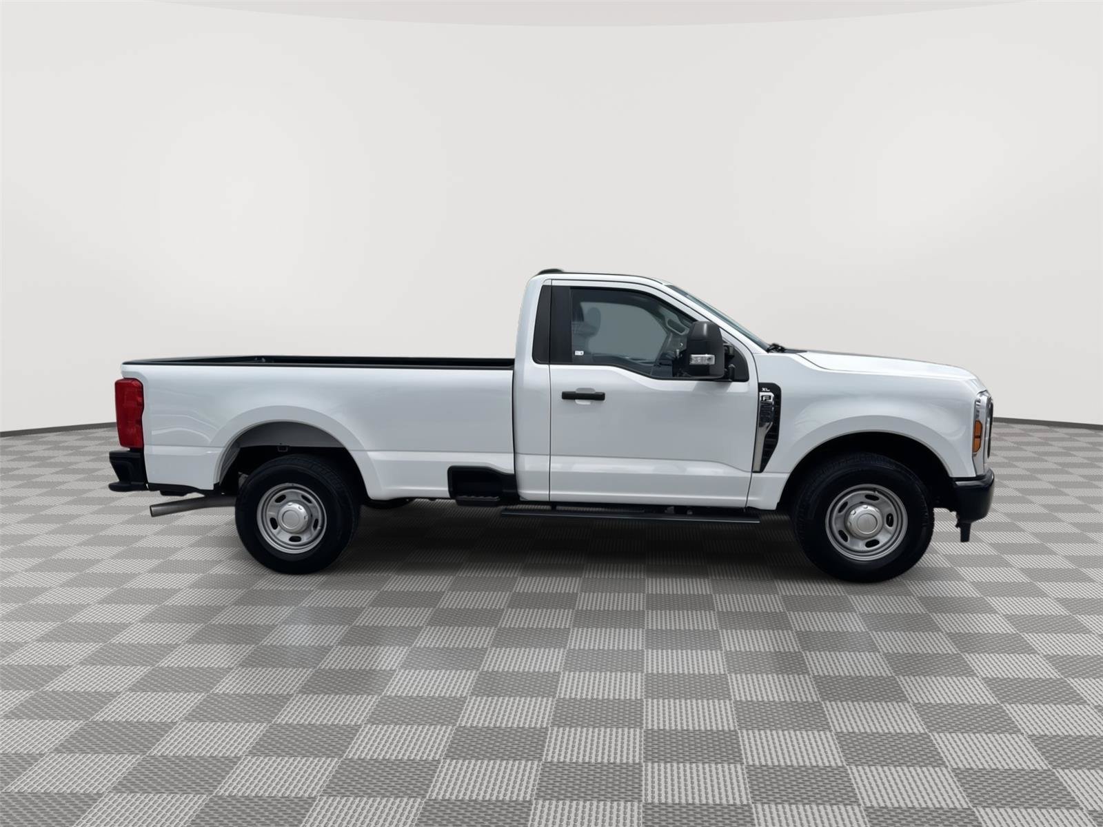 Used 2025 Ford F250 XL RWD image 4