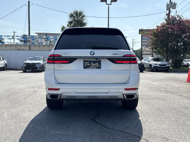 Used 2025 BMW X7 xDrive40i w/ Premium Package AWD/4WD image 5