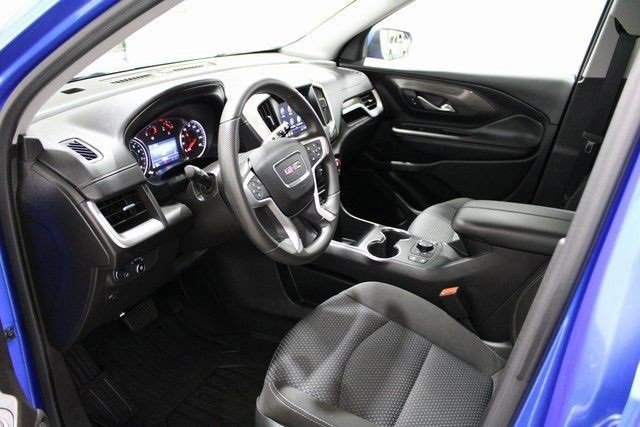 Used 2024 GMC Terrain SLE w/ Driver Convenience Package image 3