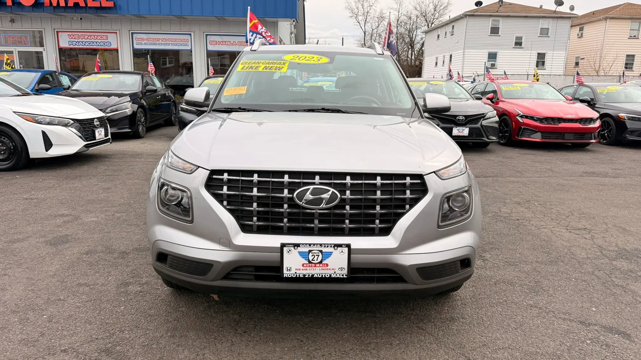 Used 2023 Hyundai Venue SEL image 3