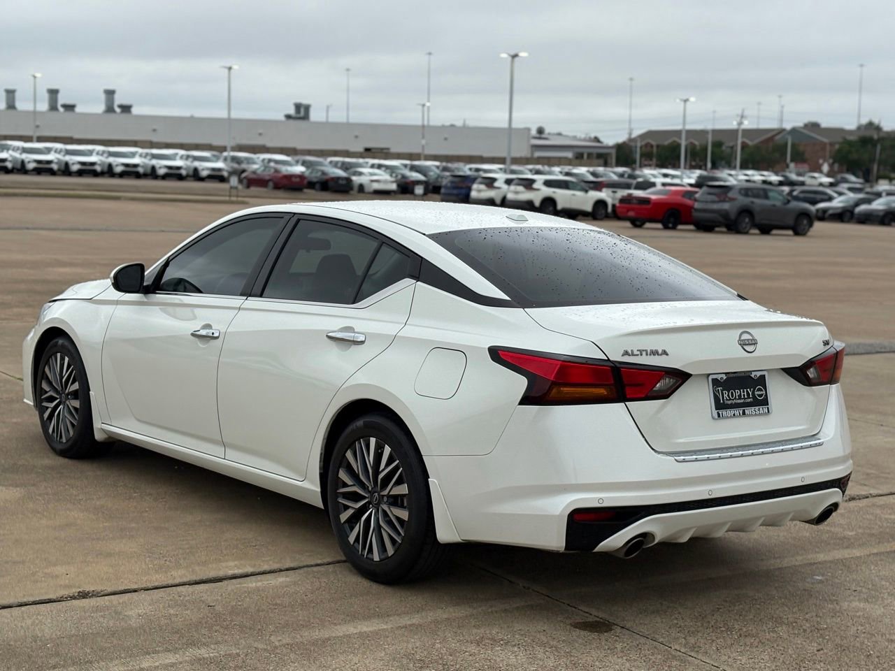 Certified 2023 Nissan Altima 2.5 SV w/ SV Premium Package FWD image 9