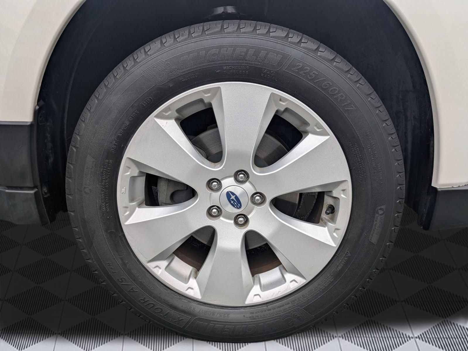 Used 2012 Subaru Outback 2.5i Limited w/ Moonroof Pkg AWD/4WD image 9