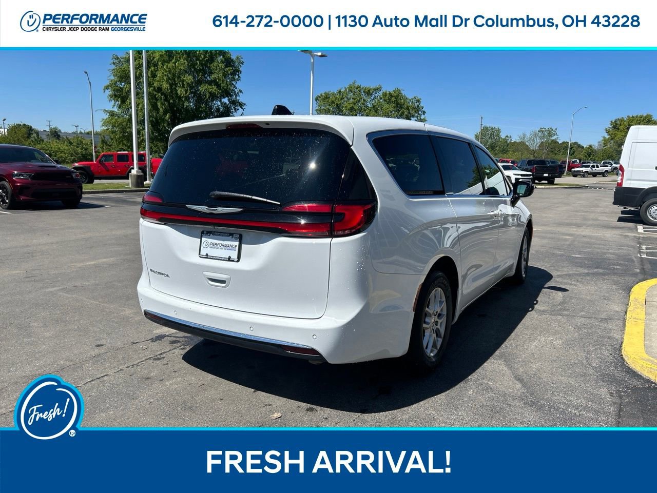 Used 2025 Chrysler Pacifica Select FWD image 4
