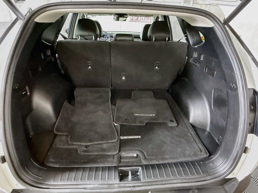 Certified 2023 Hyundai Tucson Limited w/ Cargo Package AWD/4WD image 31