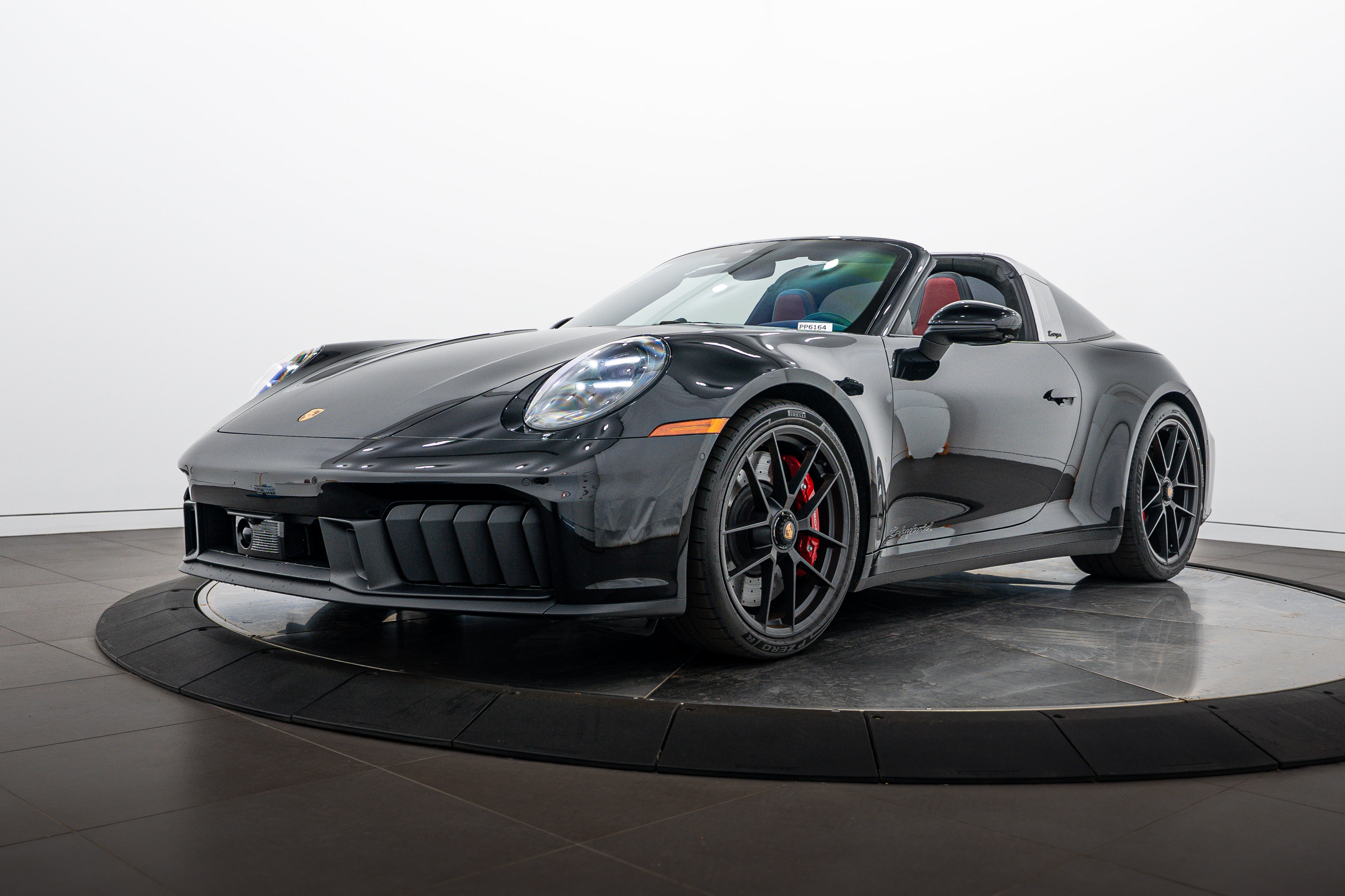 Certified 2025 Porsche 911 Targa 4 GTS AWD/4WD image 1