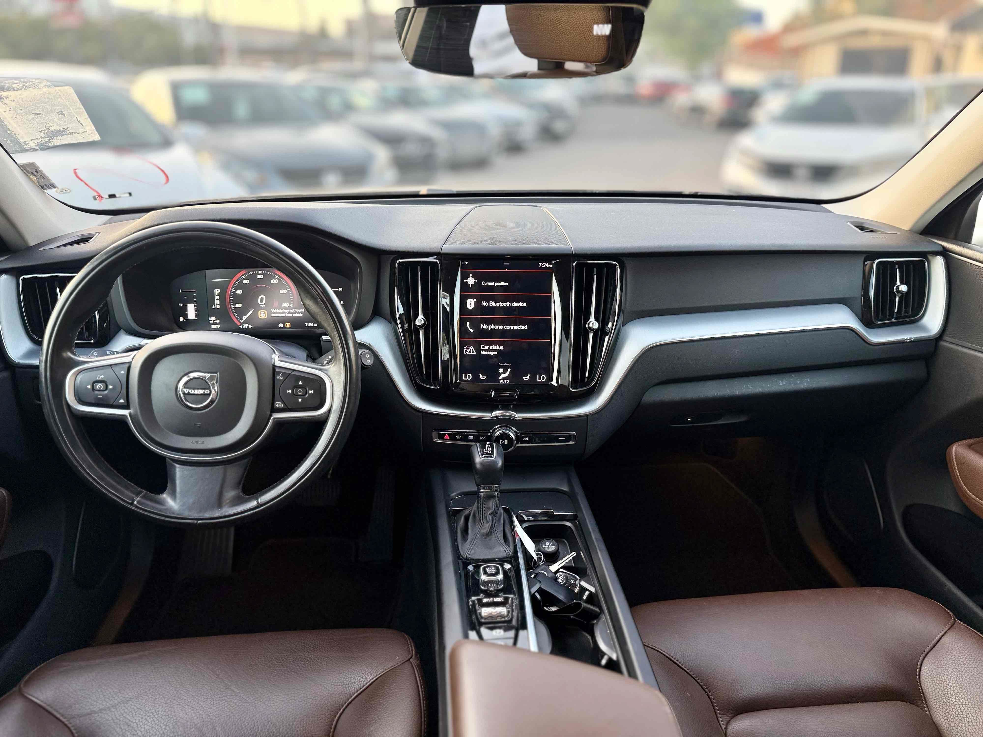 Used 2018 Volvo XC60 T5 Momentum w/ Convenience Package AWD/4WD image 17