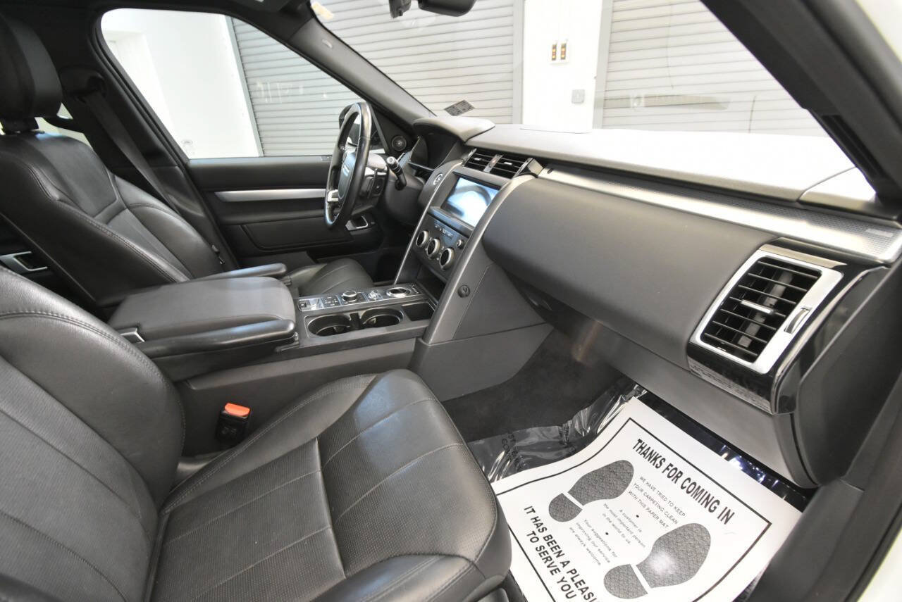 Used 2020 Land Rover Discovery Landmark AWD/4WD image 17