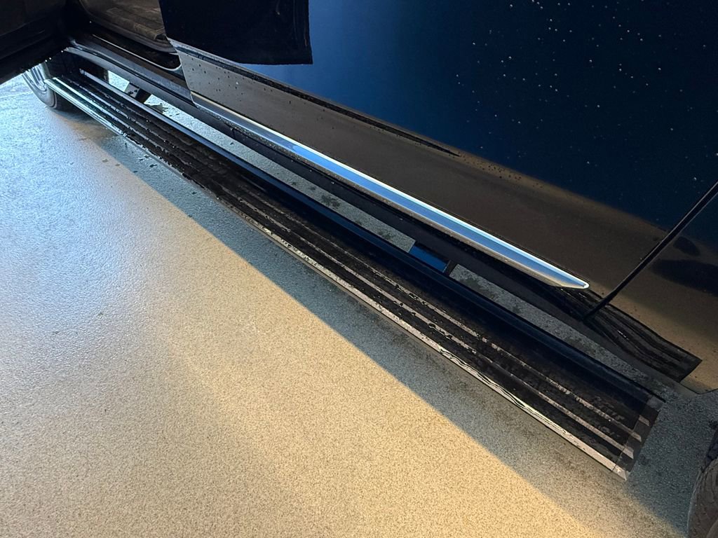 Used 2021 GMC Yukon XL Denali w/ Denali Premium Package image 18