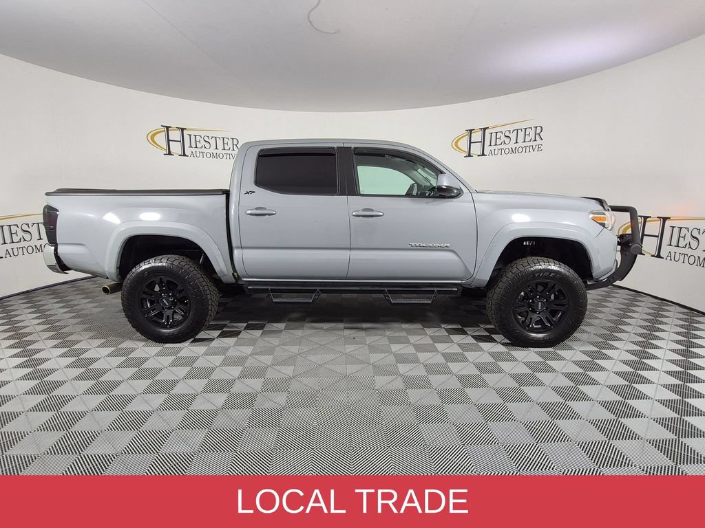 Used 2020 Toyota Tacoma SR5 AWD/4WD image 3