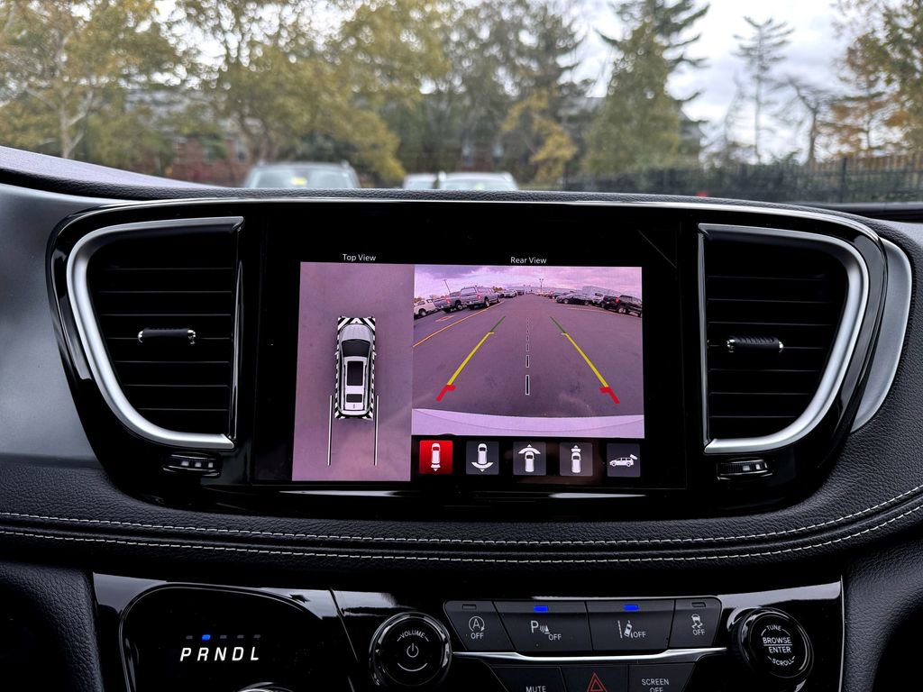 New 2026 Chrysler Pacifica Limited w/ Uconnect Theater Family Group image 20