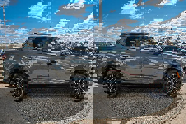 Used 2024 Hyundai Santa Cruz SE image 6