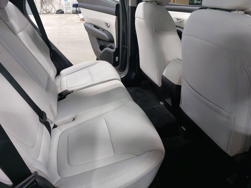 Certified 2025 Hyundai Tucson SE image 11