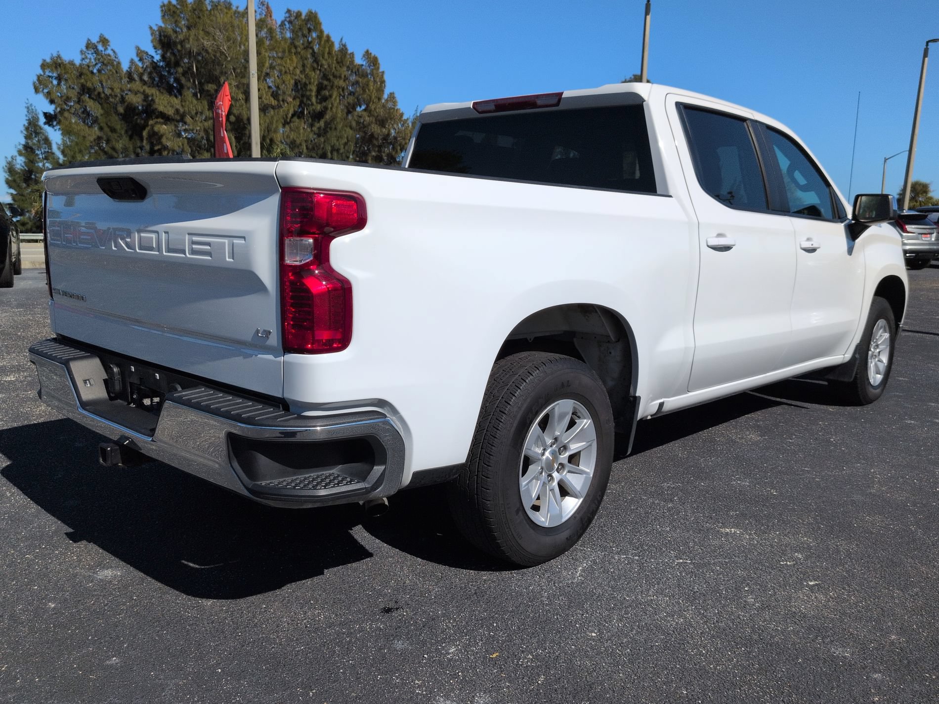 Used 2025 Chevrolet Silverado 1500 LT RWD image 4