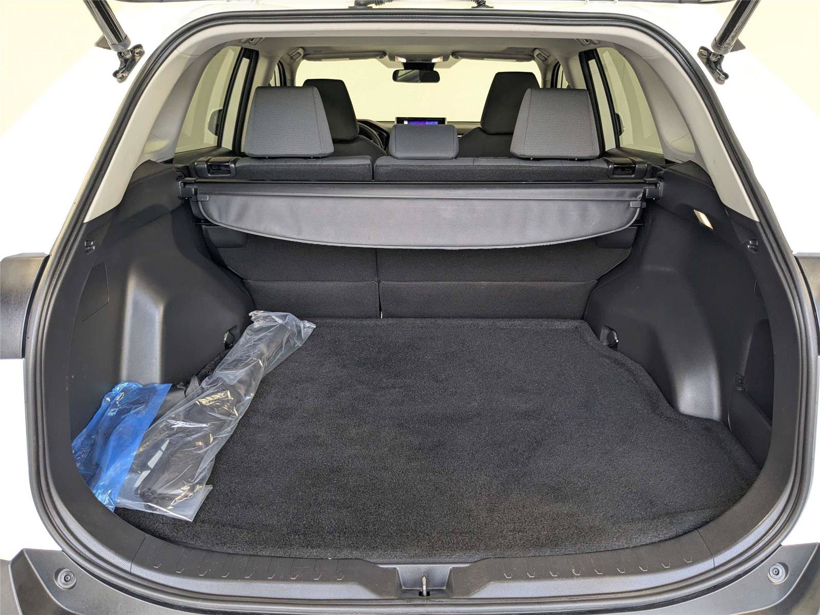 Used 2023 Toyota RAV4 XLE w/ Convenience Package FWD image 9