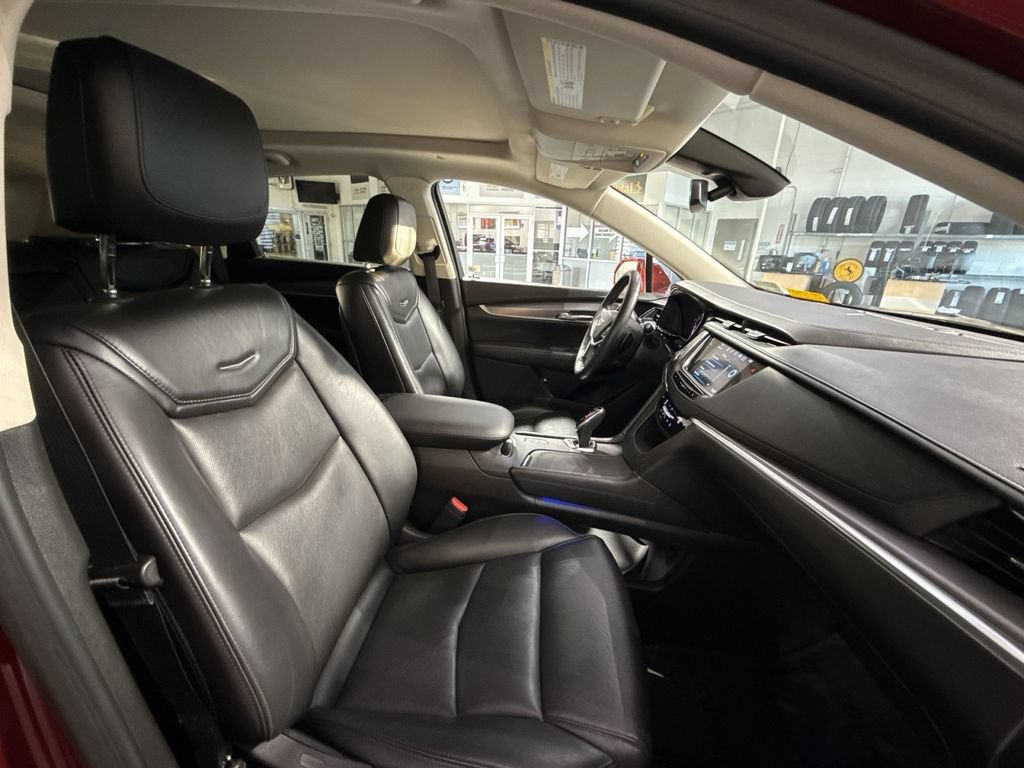 Used 2018 Cadillac XT5 Luxury w/ Driver Awareness Package AWD/4WD image 28