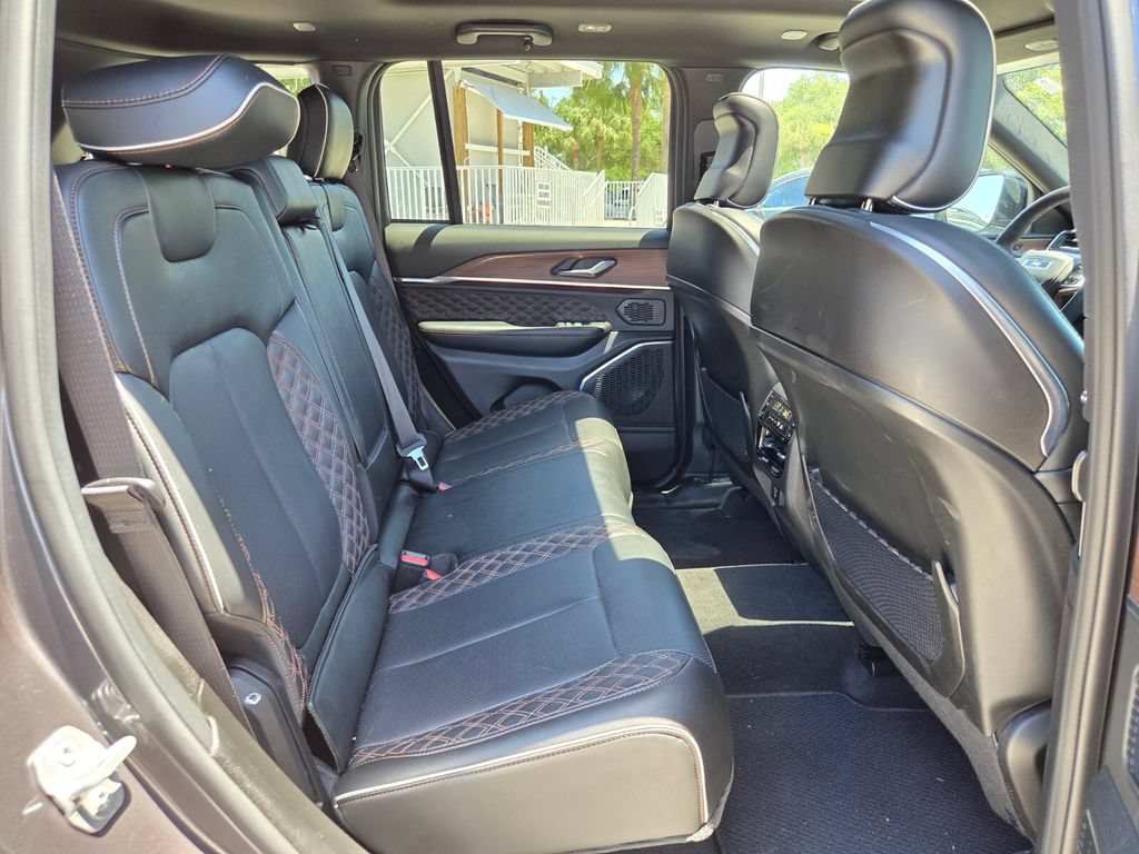 Used 2025 Jeep Grand Cherokee Summit AWD/4WD image 19