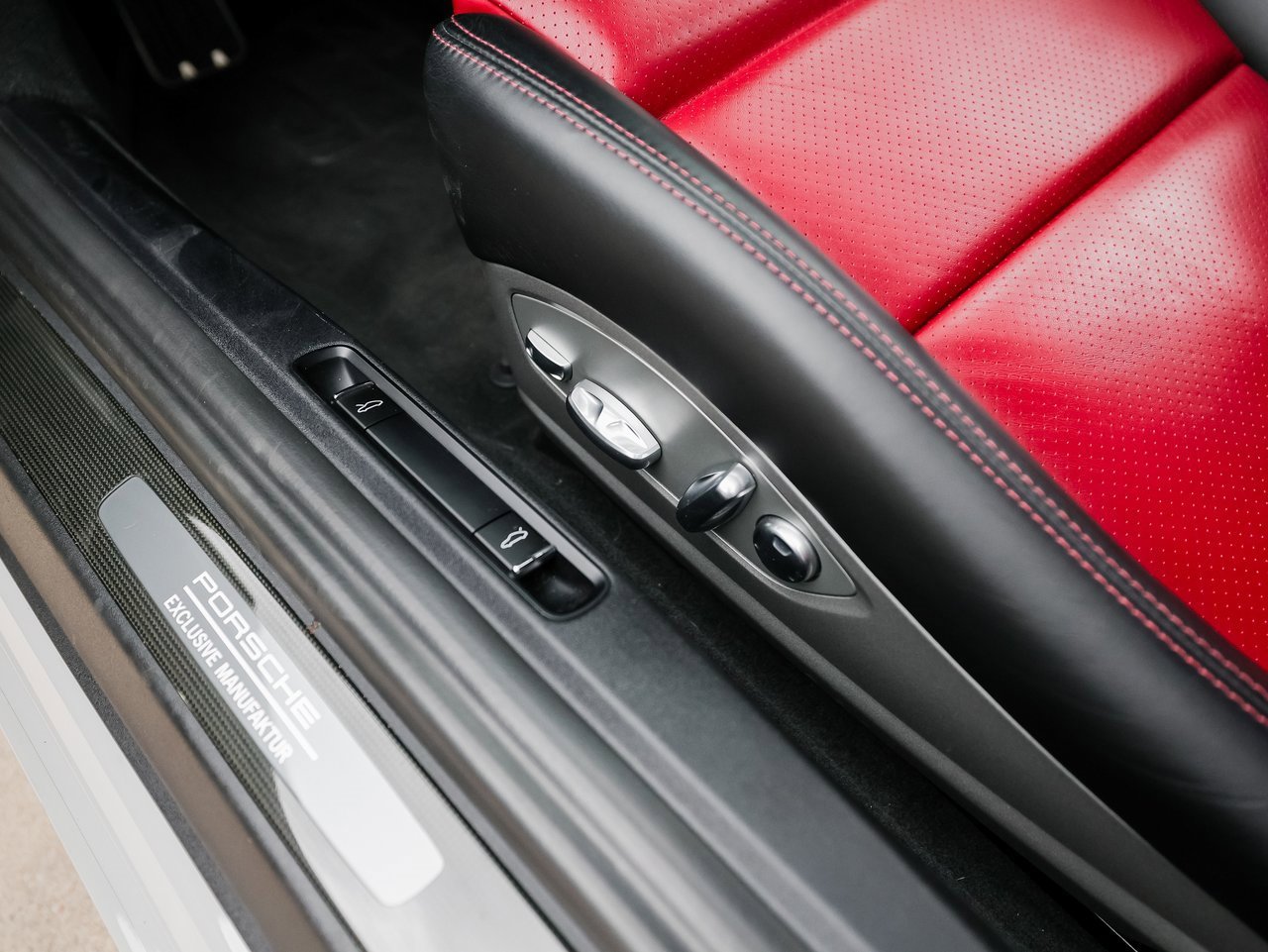 Certified 2018 Porsche 911 Carrera GTS image 14