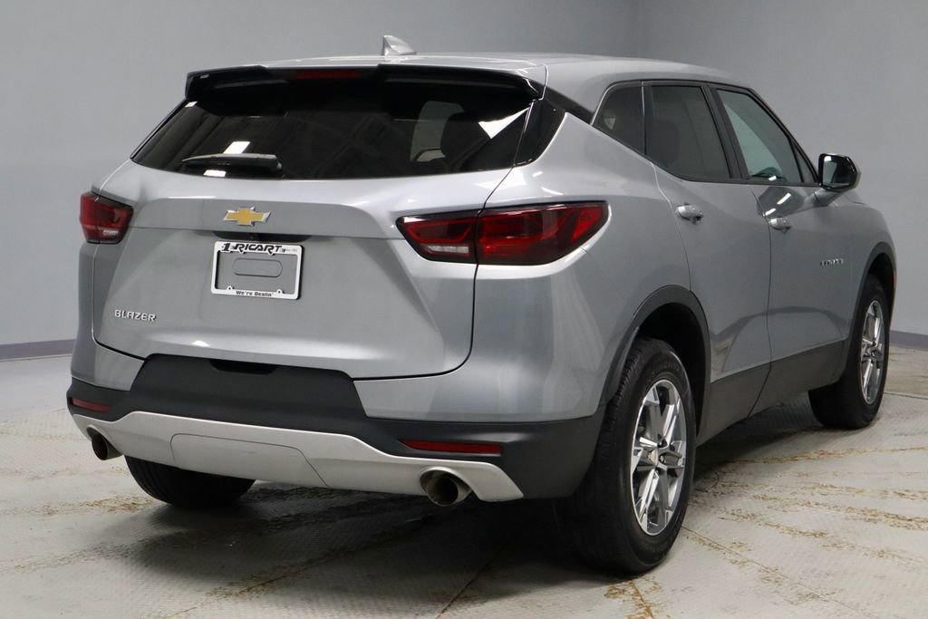 Used 2025 Chevrolet Blazer LT FWD image 11