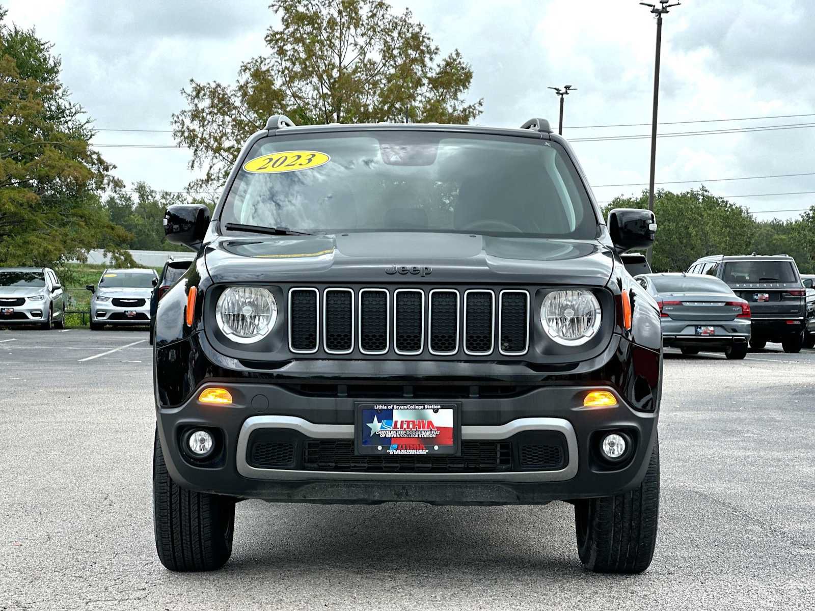 Used 2023 Jeep Renegade Latitude AWD/4WD image 10