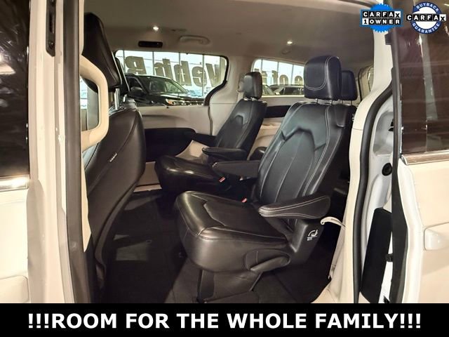 Used 2024 Chrysler Pacifica Touring-L image 16
