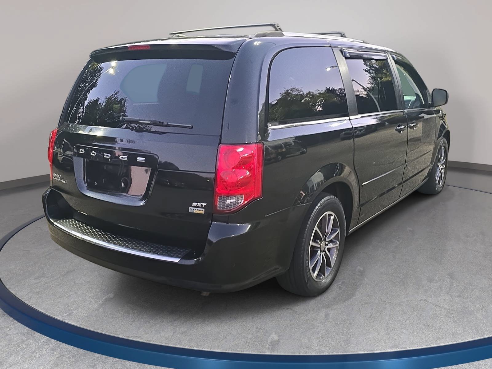Used 2017 Dodge Grand Caravan SXT FWD image 5