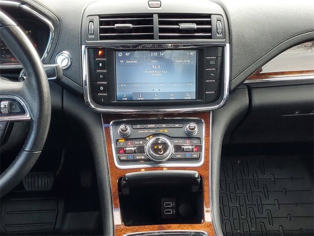 Used 2019 Lincoln Continental Premiere image 31