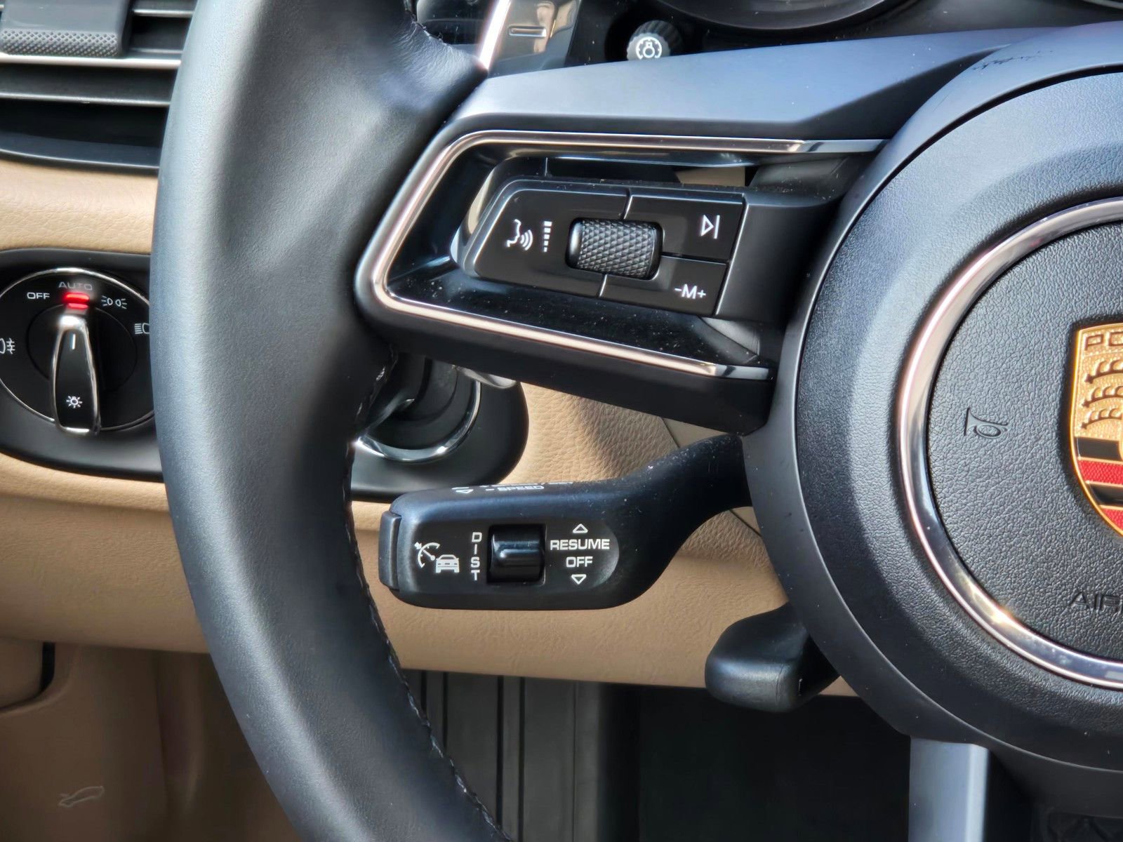 Used 2025 Porsche Macan AWD/4WD image 16