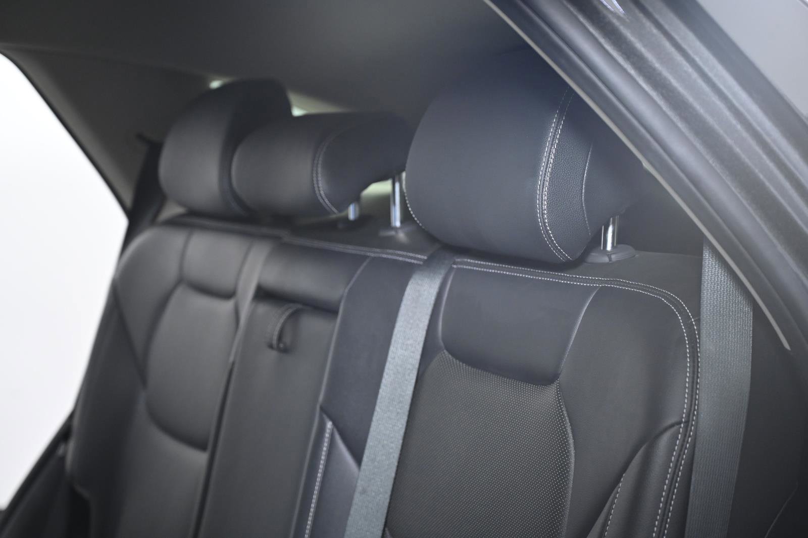 Used 2025 Genesis GV70 2.5T image 30