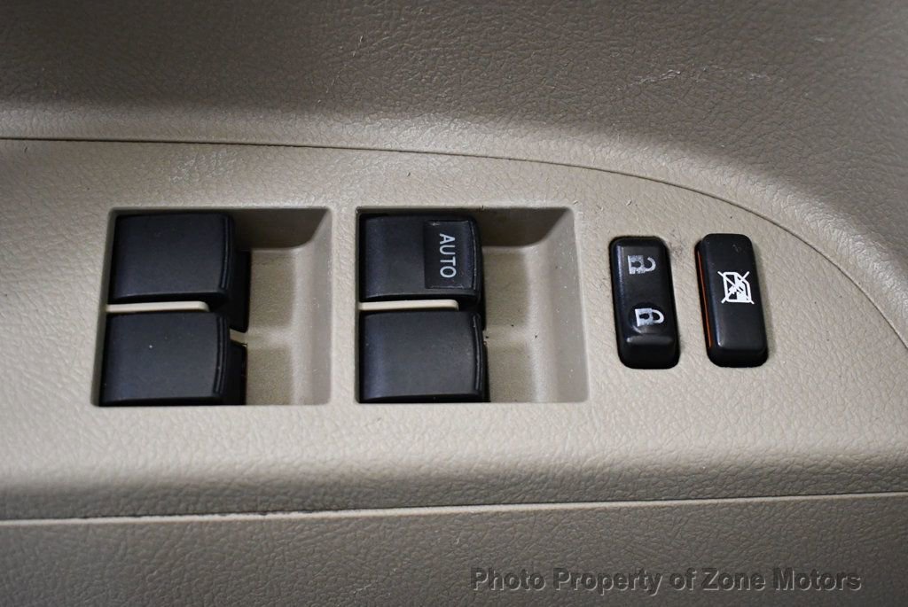 Used 2012 Toyota Highlander Limited w/ Tow Pkg image 33